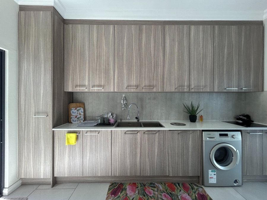 To Let 4 Bedroom Property for Rent in Sandown Western Cape